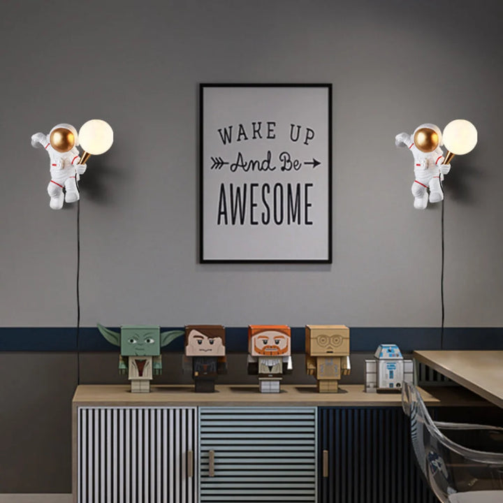 Astronaut Moon-Shade Accent Lamp color temperature modes