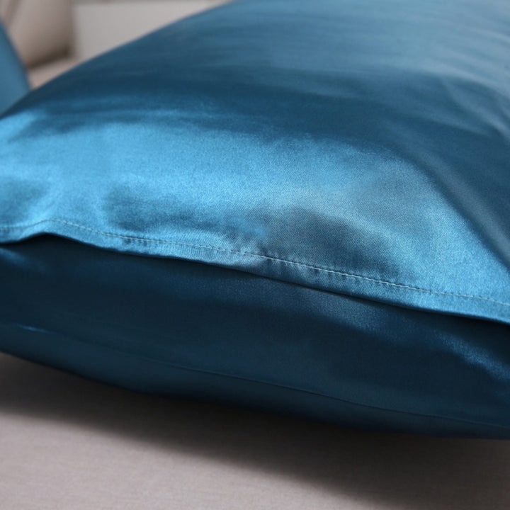 25-Momme Mulberry Silk Pillowcase folded detail