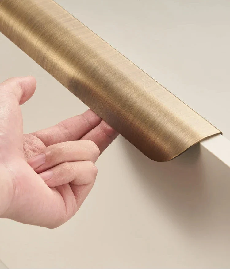 Curved Folded-Edge Cabinet Pull