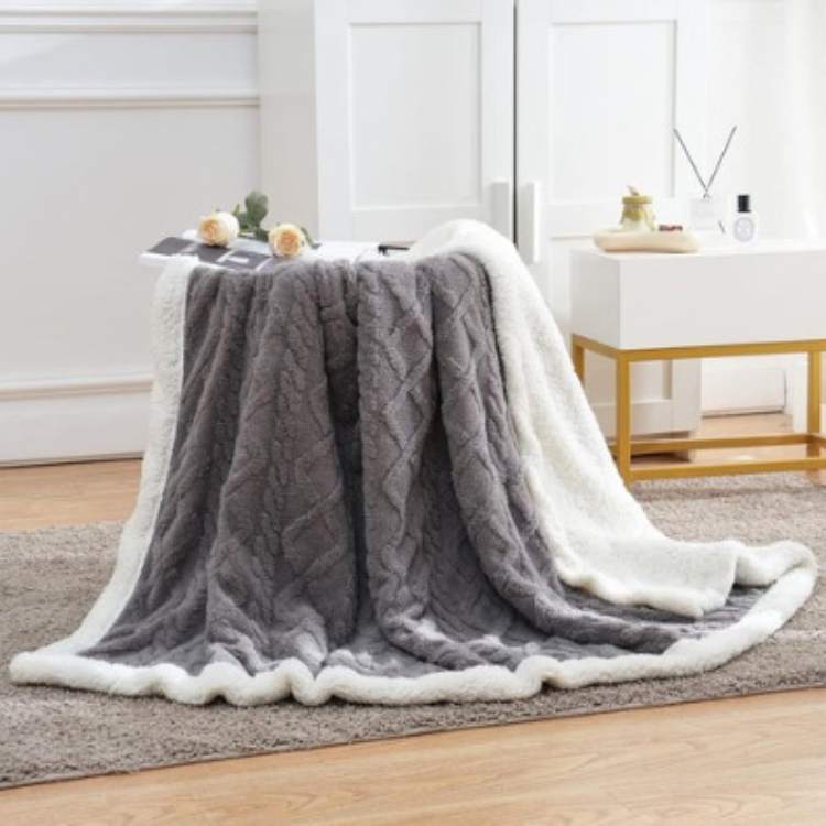 Cozy Sherpa Weighted Blanket 2