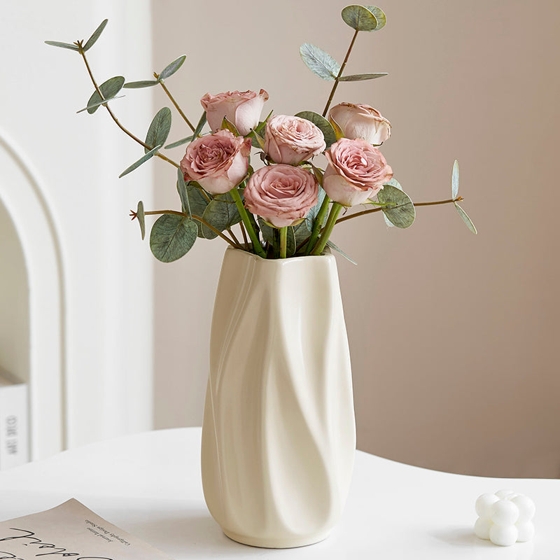 Elegant White Ceramic Vase 1