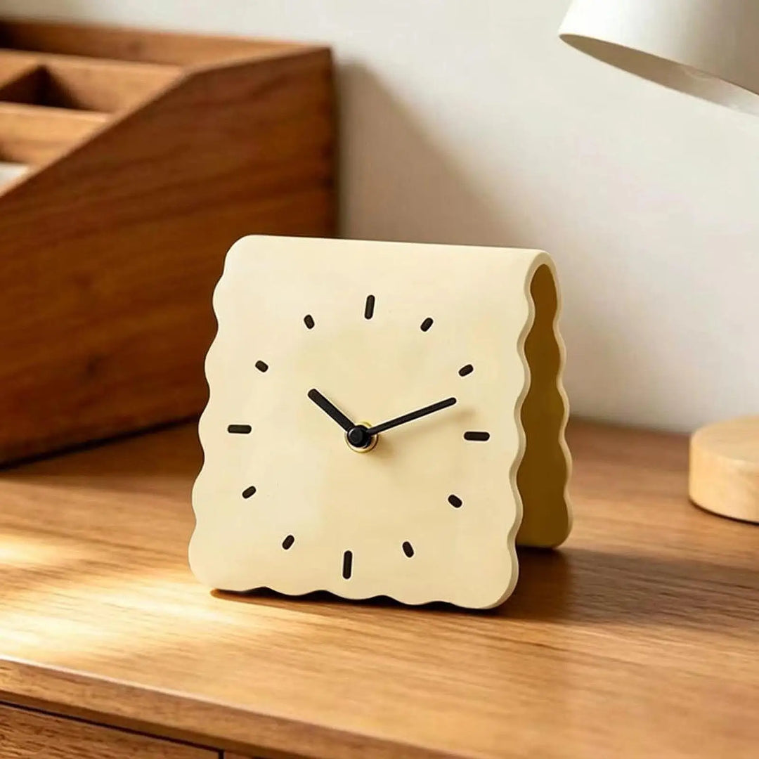 Acrylic Silent Desk Clock size reference