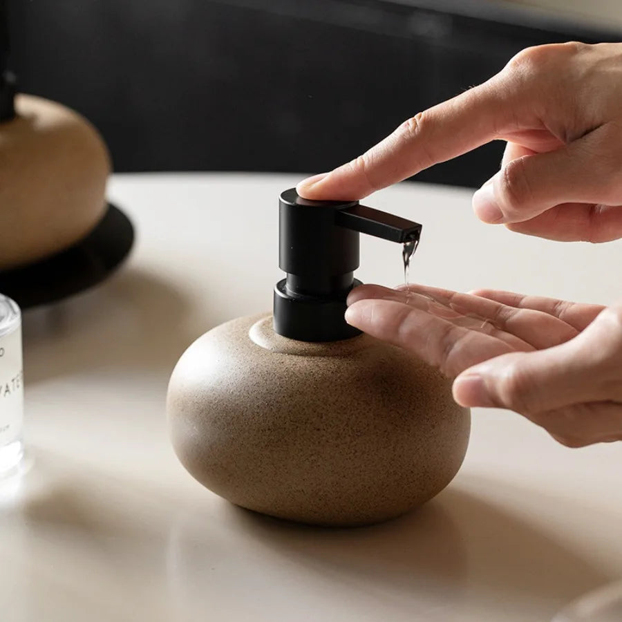 Ceramic Pump Bottle pump detail
