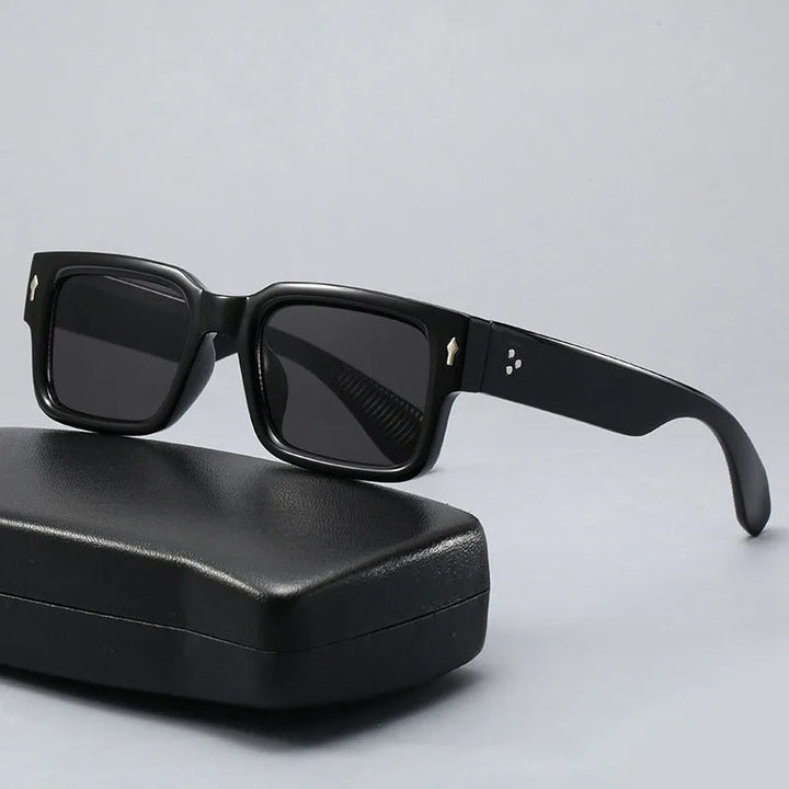 Stylish Tortoiseshell Sunglasses 1