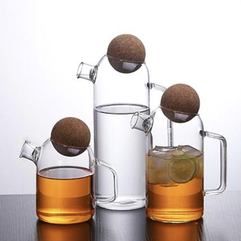 Timeless Borosilicate Glass Pitcher with Lid 2