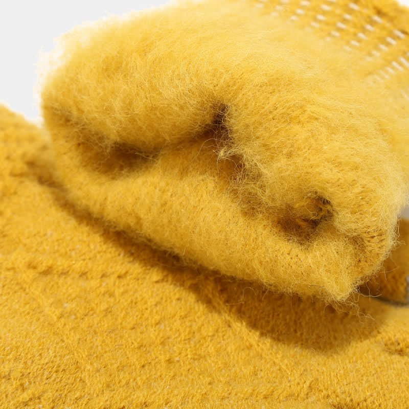 Cable Knit Glove plush lining detail