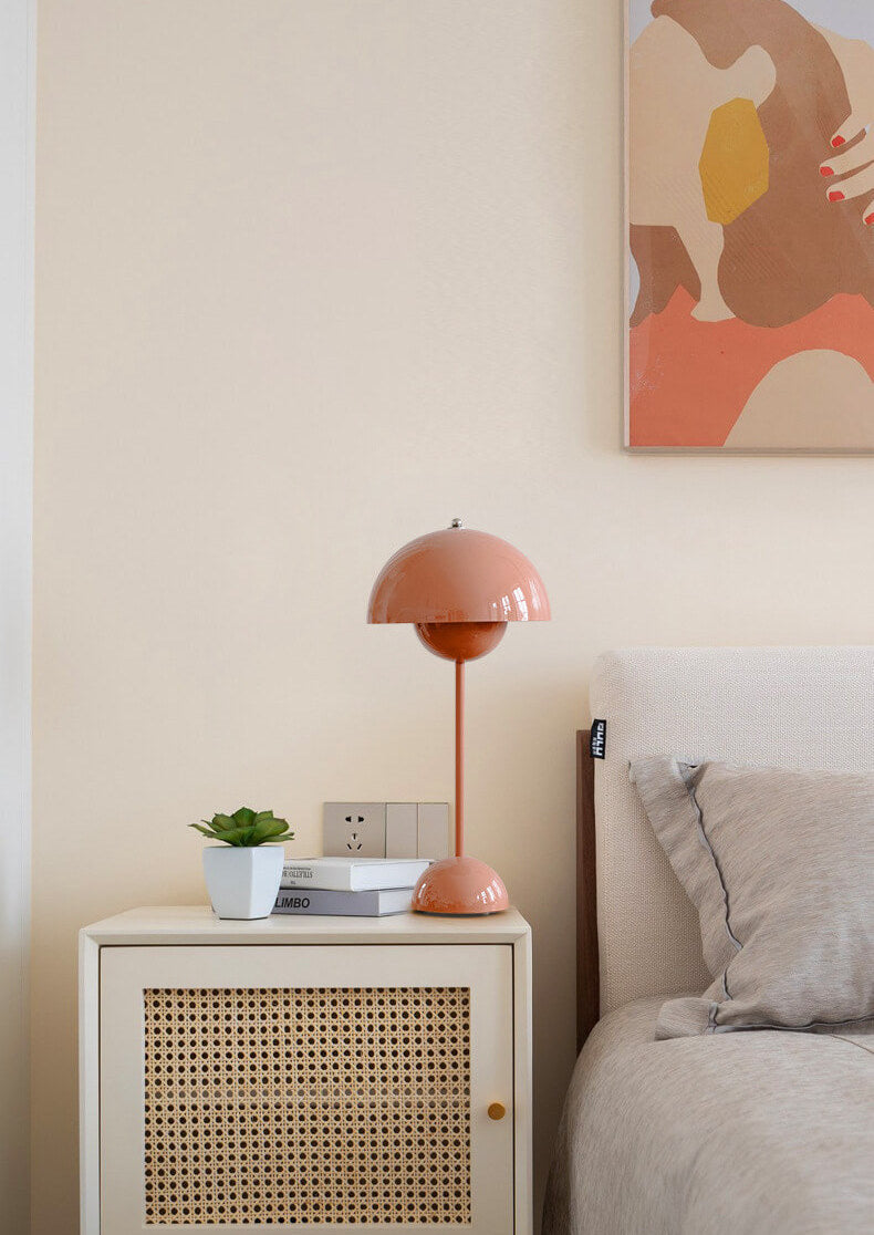 Color-Changing Mushroom Table Lamp lit glow detail