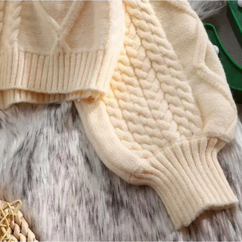 Beige Cropped Cable Knit Cardigan balloon sleeve detail