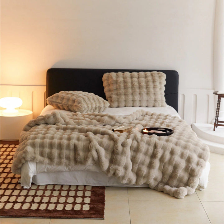 Fluffy Glam Faux Fur Blanket texture detail