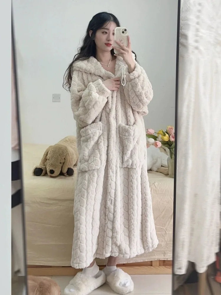 White Long Hooded Bathrobe detail view