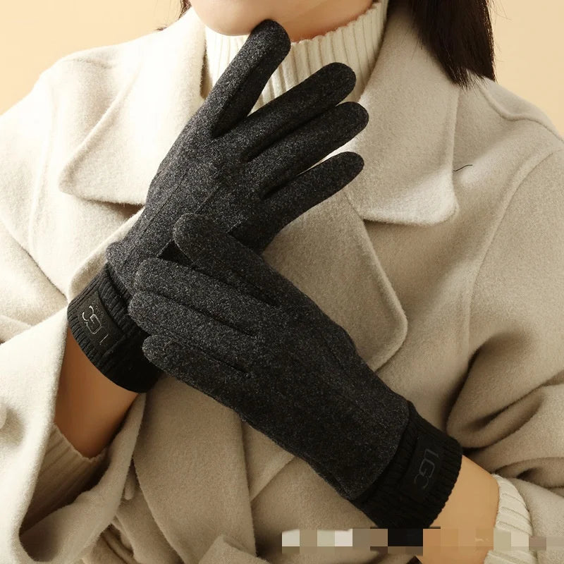 Cashmere blend touchscreen gloves, wrist and cuff view