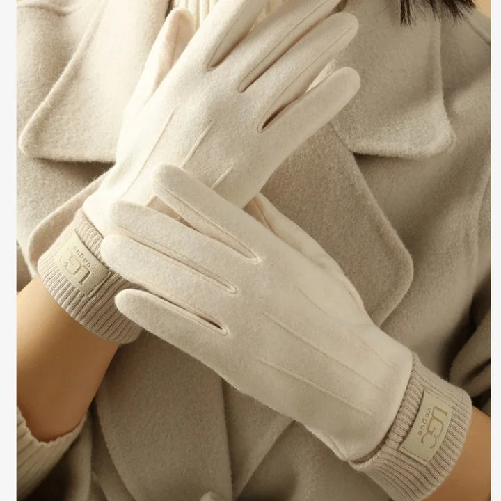 Cashmere blend touchscreen gloves, touchscreen fingertip detail