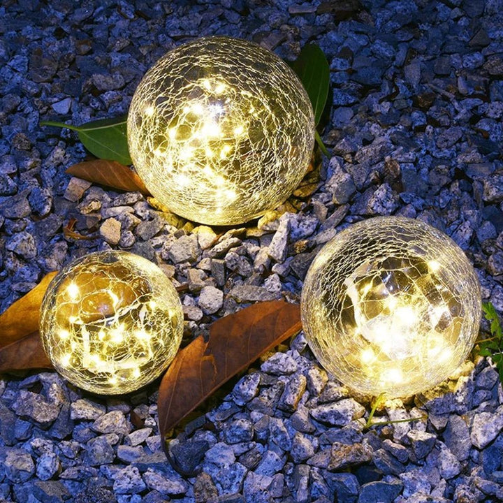 Solar Powered Crackle Glass Garden Globe texture detail