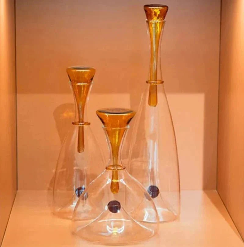 Elegant Hand-Blown Glass Wine Carafe with Decorative Stopper for Sophisticated Serving