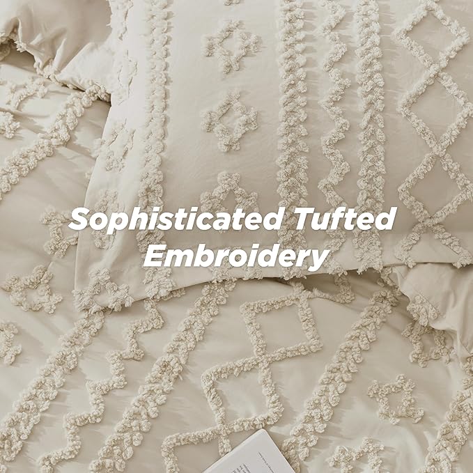 Tufted Boho Duvet Cover Set with matching pillow shams