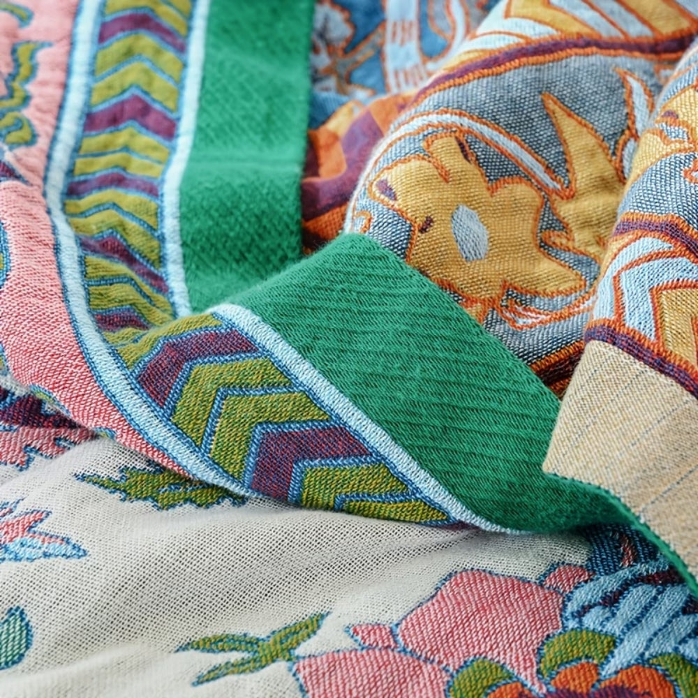 Vintage Floral Jacquard Bedspread reverse side and border detail
