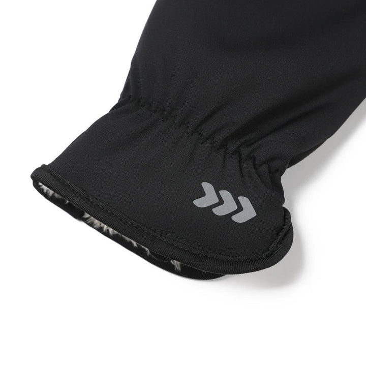 Water-Repellent Touchscreen Ski Gloves elastic cuff detail