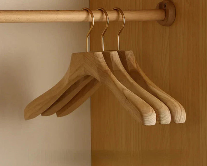 Camphor Wood Hangers wide-shoulder detail